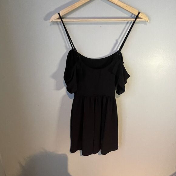 Urban‎ Outfitters NWT Black Stretch Cold-Shoulder Crepe Romper Size XS - Picture 6 of 8